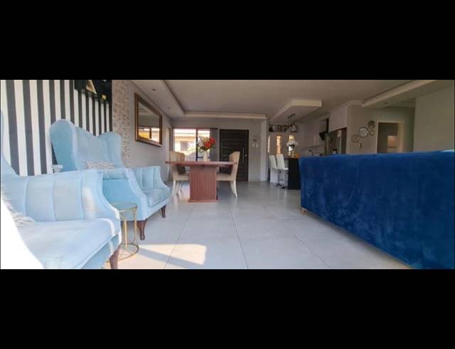 3 BEDROOM FREEHOLD FOR SALE IN SOUTHDOWNS ESTATE